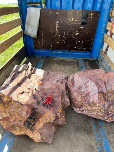 Ландшафтные глыбы красно-фиолетовые 200-1000 килограмм купить в Пласте