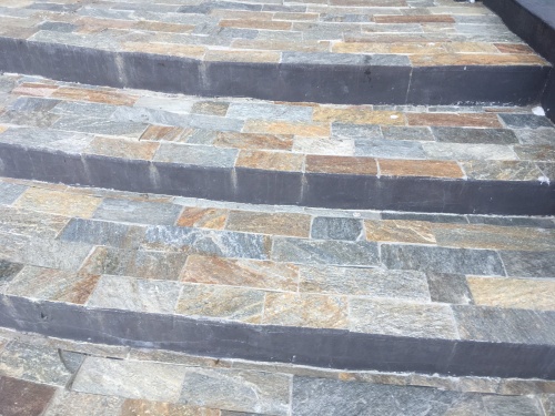 Плитка из Златолита Уральского для лестницы купить в Пласте