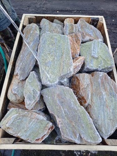 Златолит жёлтый, жёлто-зелёный глыбки и валуны для ланшафтного дизайна купить в Пласте