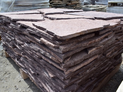 Плитняк лемезит бордовый для облицовки цоколя 20-25 мм  купить в Пласте