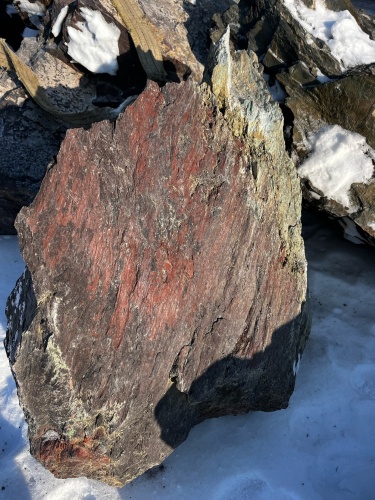 Ландшафтные глыбы красно-фиолетовые 200-1000 килограмм купить в Пласте