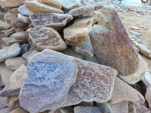 Златолит жёлтый, жёлто-зелёный глыбки и валуны для ланшафтного дизайна купить в Пласте