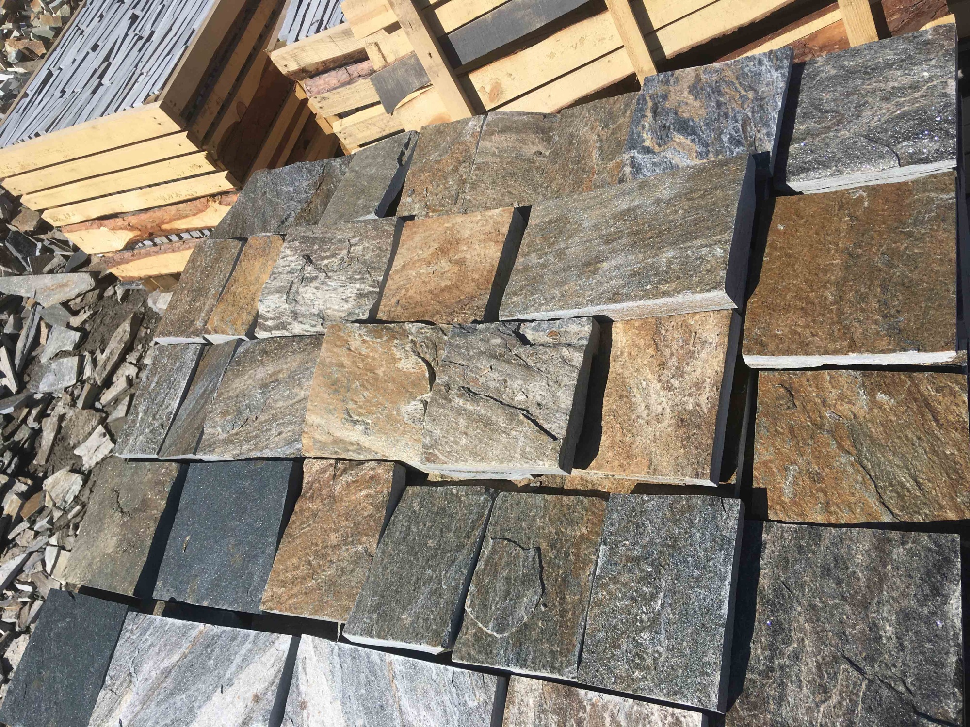 Плитка пилёная златолит Уральский для цоколя, отмостки купить в Пласте