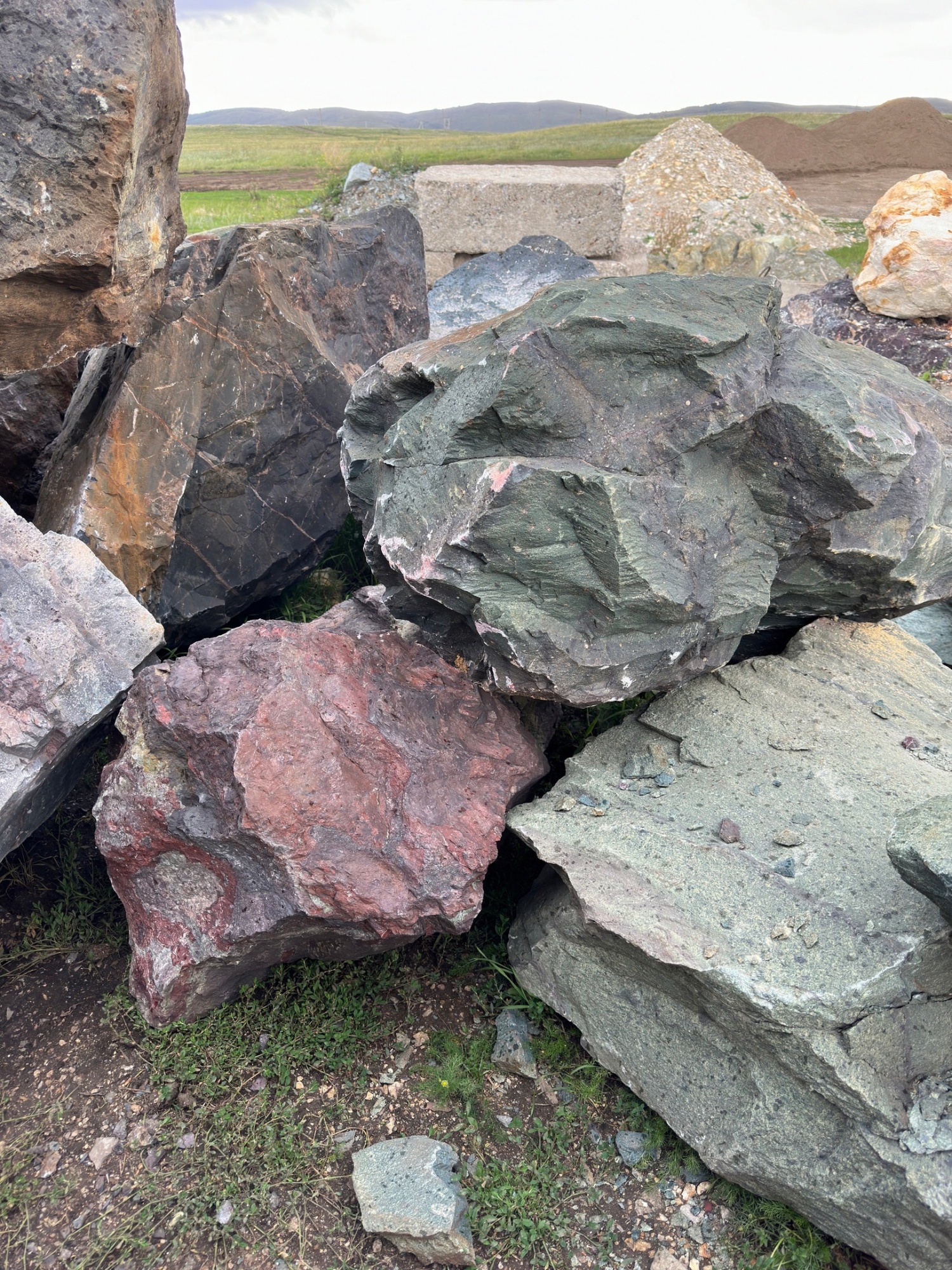 Камни для ландшафтного дизайна зелёные 10-60 килограмм купить в Пласте