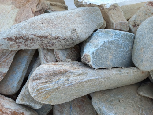 Златолит жёлтый, жёлто-зелёный глыбки и валуны для ланшафтного дизайна купить в Пласте