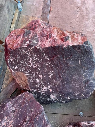 Камни для ландшафтного дизайна красно-фиолетовые 10-60 килограмм купить в Пласте