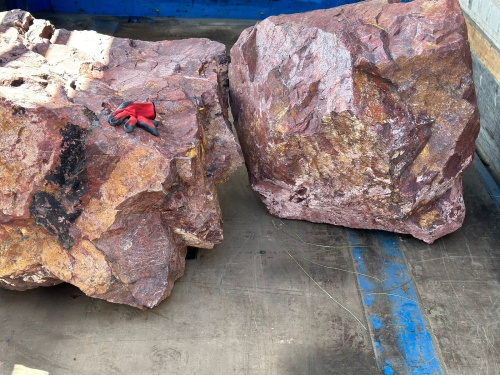 Ландшафтные глыбы красно-фиолетовые 200-1000 килограмм купить в Пласте