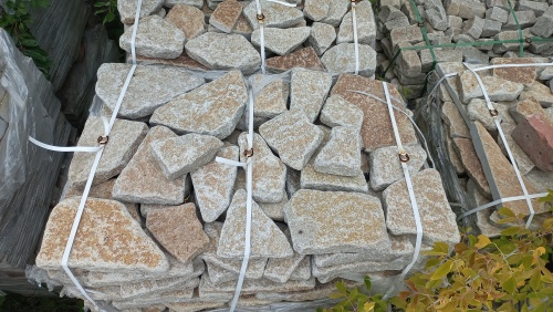 Гранитный плитняк галтованный для парковки купить в Пласте