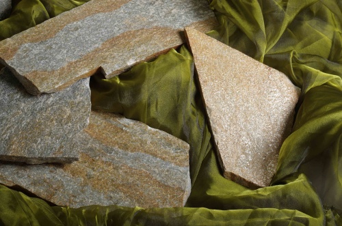 Плитняк златолит Уральский для цоколя, отмостки купить в Пласте