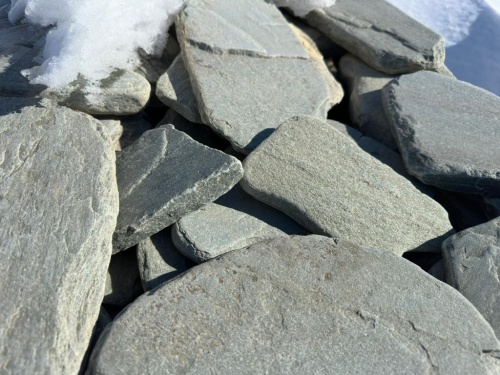 Плитняк златолит зелёный галтованный для цоколя купить в Пласте