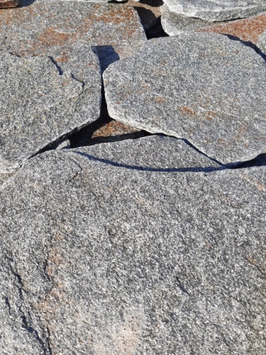 Златолит серебристый галтованный для лестниц купить в Пласте