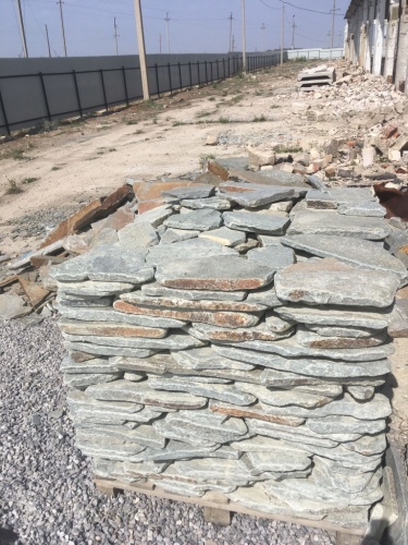 Златолит серебристый галтованный для лестниц купить в Пласте