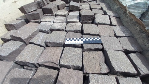 Лемезит колотая брусчатка 10 * 10 см. для парковки купить в Пласте